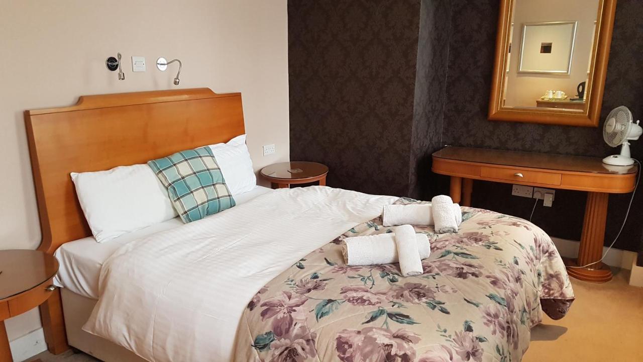 The Antelope At Upavon Hotel Eksteriør billede
