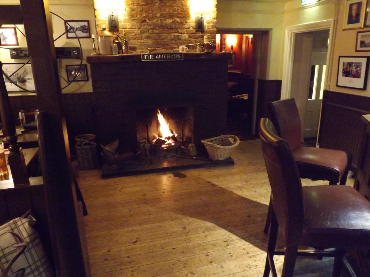 The Antelope At Upavon Hotel Eksteriør billede